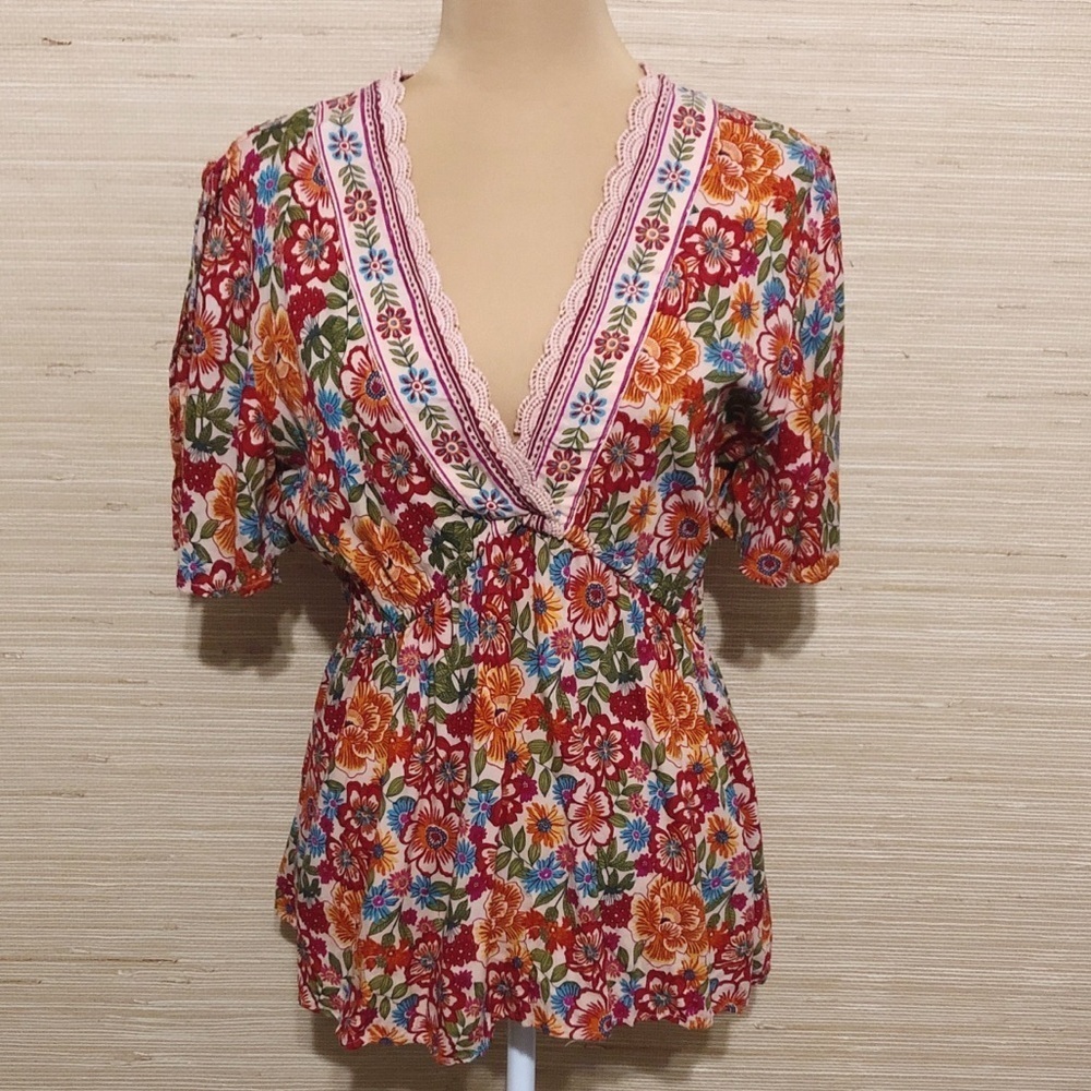 Nostalgia Floral V-Neck Scalloped Lace Neckline Cold Shoulder Peplum Blouse L